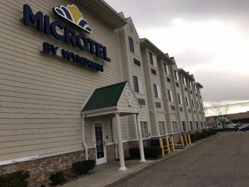 Microtel Inn & Suites by Wyndham Indianapolis Airport - image 15