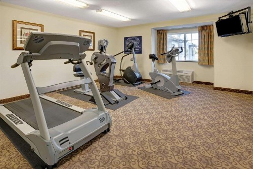 Microtel Inn & Suites by Wyndham Indianapolis Airport - image 17