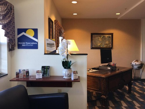 Microtel Inn & Suites by Wyndham Indianapolis Airport - image 21