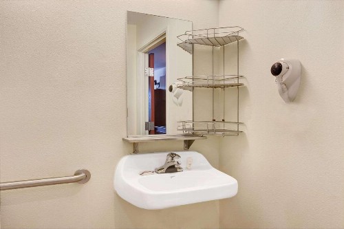 Microtel Inn & Suites by Wyndham Indianapolis Airport - image 36