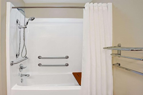 Microtel Inn & Suites by Wyndham Indianapolis Airport - image 43