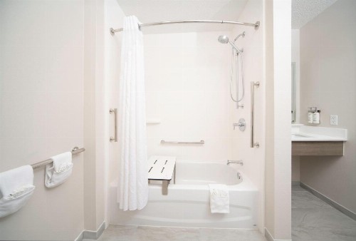 Holiday Inn Express Hotel & Suites Indianapolis - East an IHG Hotel - image 15