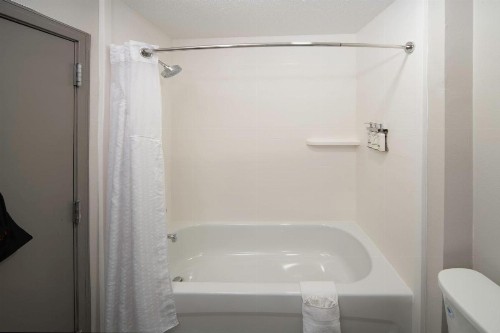 Holiday Inn Express Hotel & Suites Indianapolis - East an IHG Hotel - image 19