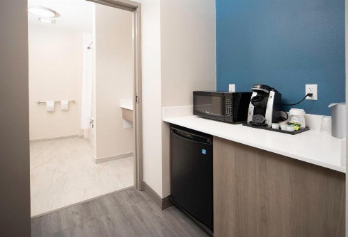Holiday Inn Express Hotel & Suites Indianapolis - East an IHG Hotel - image 20
