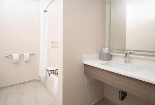 Holiday Inn Express Hotel & Suites Indianapolis - East an IHG Hotel - image 22
