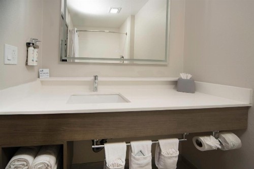 Holiday Inn Express Hotel & Suites Indianapolis - East an IHG Hotel - image 24