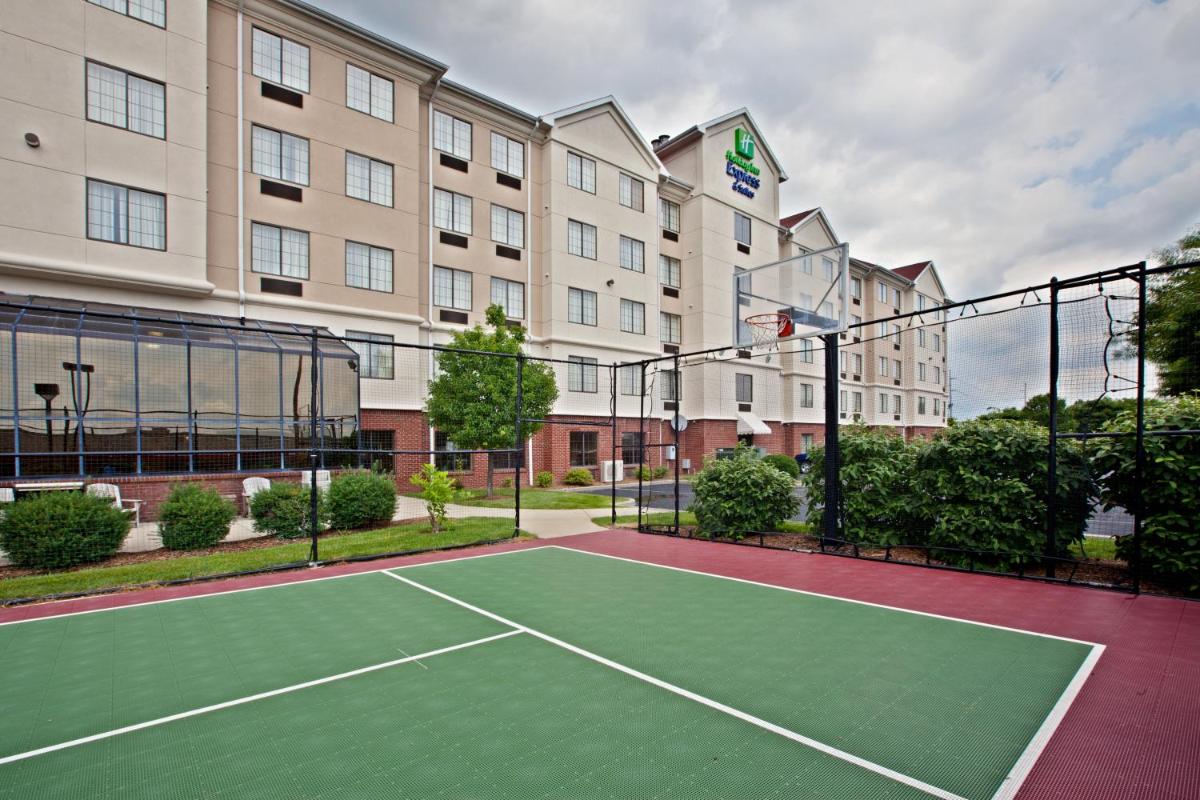 Holiday Inn Express Hotel & Suites Indianapolis - East an IHG Hotel - image 3