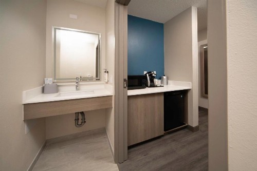 Holiday Inn Express Hotel & Suites Indianapolis - East an IHG Hotel - image 34