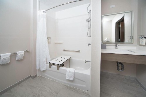 Holiday Inn Express Hotel & Suites Indianapolis - East an IHG Hotel - image 36