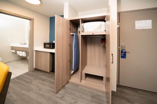Holiday Inn Express Hotel & Suites Indianapolis - East an IHG Hotel - image 42