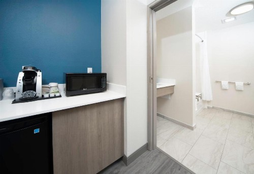 Holiday Inn Express Hotel & Suites Indianapolis - East an IHG Hotel - image 48