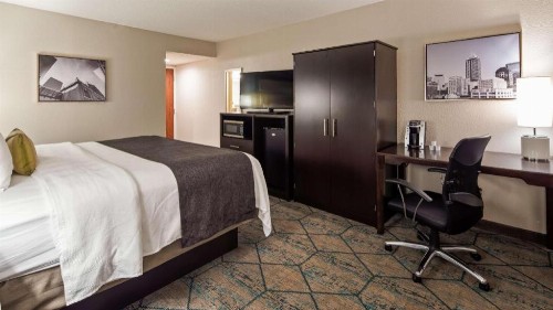 Best Western Plus Indianapolis NW Hotel - image 28