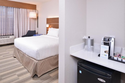 Holiday Inn Express Hotel & Suites Indianapolis Dtn-Conv Ctr Area an IHG Hotel - image 12