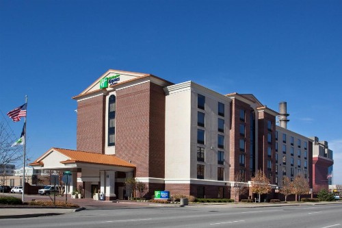 Holiday Inn Express Hotel & Suites Indianapolis Dtn-Conv Ctr Area an IHG Hotel - image 2