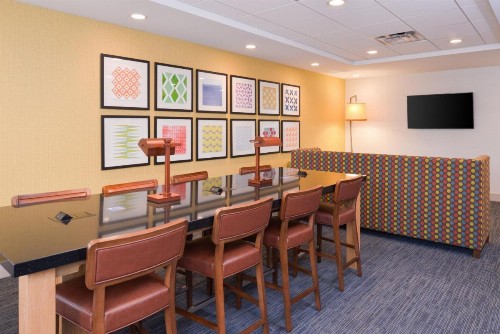 Holiday Inn Express Hotel & Suites Indianapolis Dtn-Conv Ctr Area an IHG Hotel - image 8