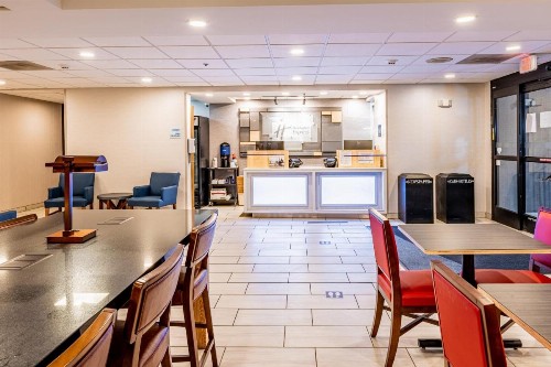 Holiday Inn Express Indianapolis South an IHG Hotel - image 37