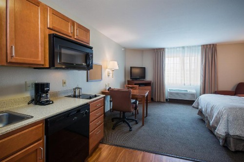 Candlewood Suites Indianapolis Northwest an IHG Hotel - image 28
