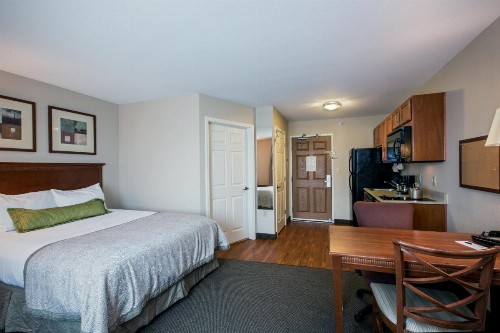 Candlewood Suites Indianapolis Northwest an IHG Hotel - image 9