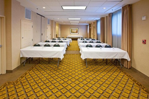 Candlewood Suites Indianapolis Downtown Medical District an IHG Hotel - image 2