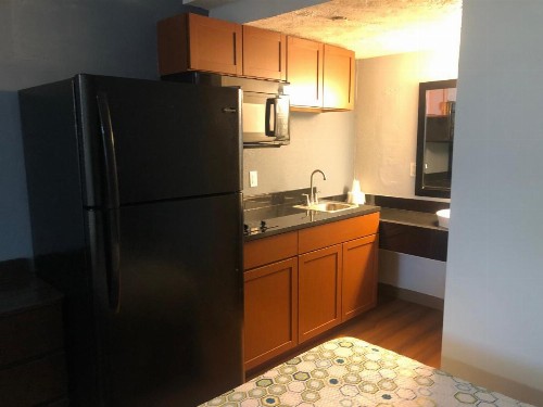 Days Inn by Wyndham Indianapolis South - image 4