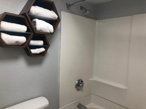 Days Inn by Wyndham Indianapolis South - image 6
