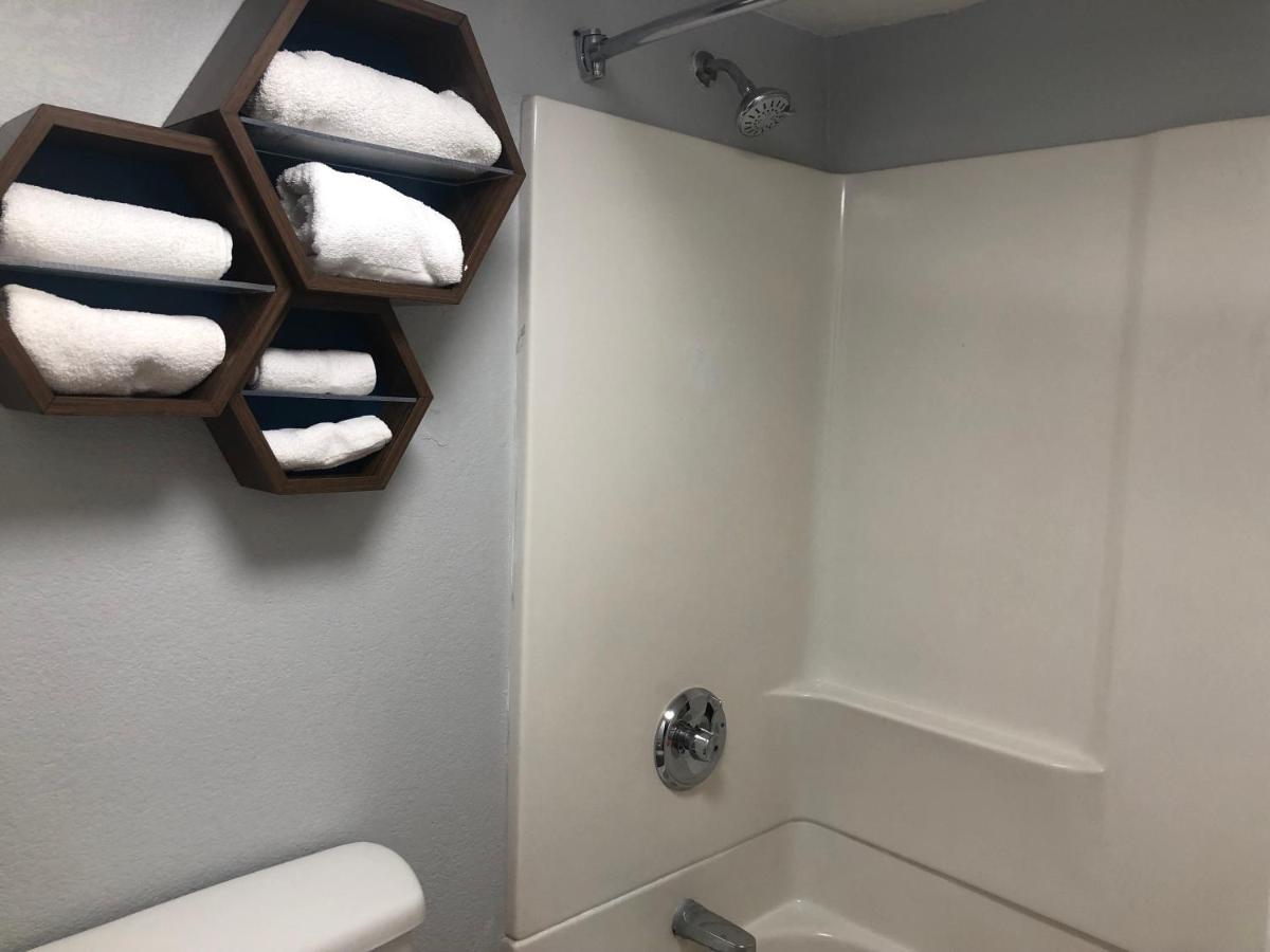 Days Inn by Wyndham Indianapolis South - image 6