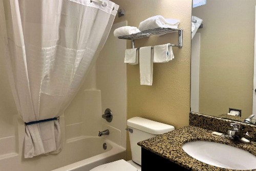 Super 8 by Wyndham Indianapolis/NE/Castleton Area - image 29