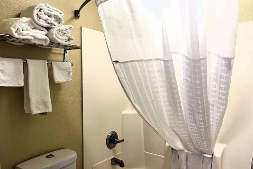 Super 8 by Wyndham Indianapolis/NE/Castleton Area - image 31