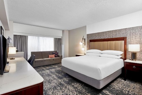 Sheraton Indianapolis Hotel at Keystone Crossing - image 10