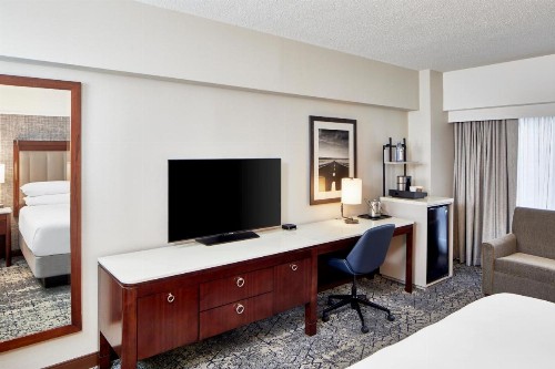 Sheraton Indianapolis Hotel at Keystone Crossing - image 11