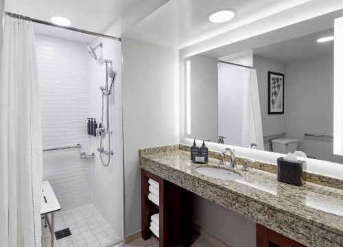Sheraton Indianapolis Hotel at Keystone Crossing - image 26