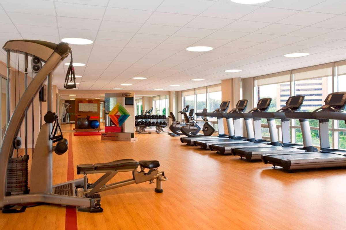 Sheraton Indianapolis Hotel at Keystone Crossing - image 3