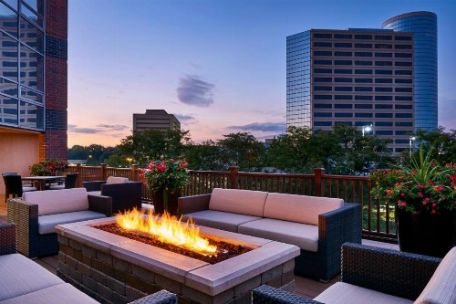 Sheraton Indianapolis Hotel at Keystone Crossing - image 4