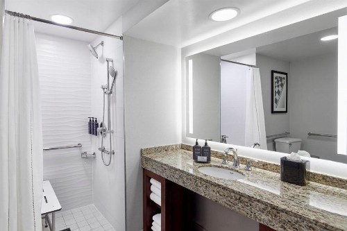 Sheraton Indianapolis Hotel at Keystone Crossing - image 43
