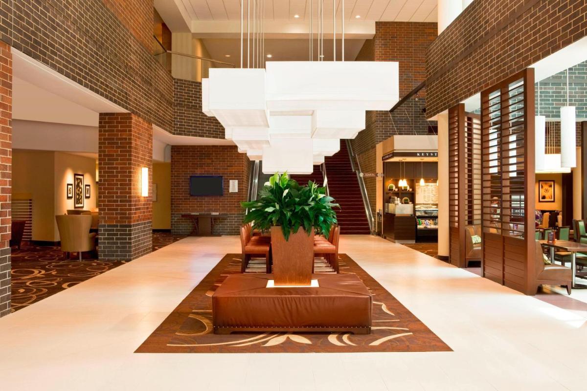 Sheraton Indianapolis Hotel at Keystone Crossing - image 6