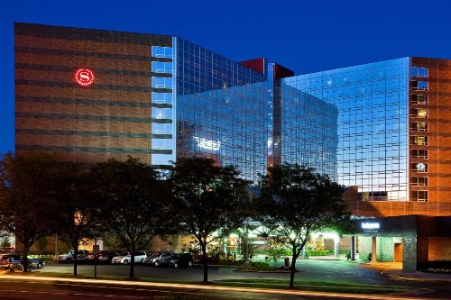 Sheraton Indianapolis Hotel at Keystone Crossing - image 9