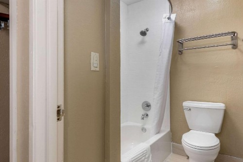 Comfort Inn South - image 19
