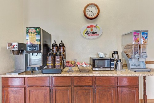 Super 8 by Wyndham Indianapolis South - image 11