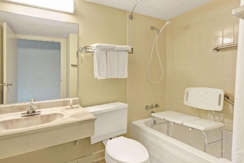 Super 8 by Wyndham Indianapolis South - image 36
