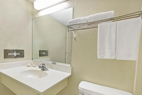 Super 8 by Wyndham Indianapolis South - image 8