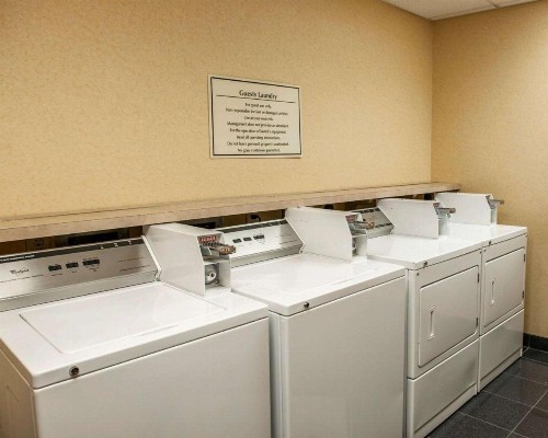 Comfort Suites near Indianapolis Airport - image 10