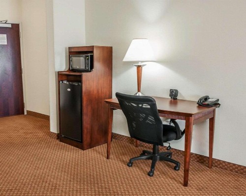 Comfort Suites near Indianapolis Airport - image 16