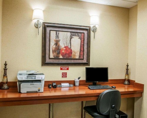Comfort Suites near Indianapolis Airport - image 25