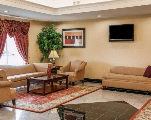 Comfort Suites near Indianapolis Airport - image 3