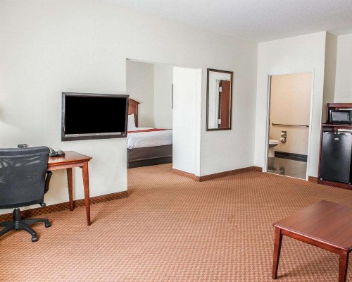 Comfort Suites near Indianapolis Airport - image 39
