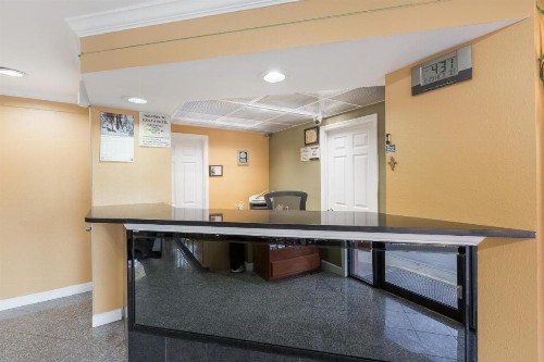 Super 8 by Wyndham Indianapolis - image 11
