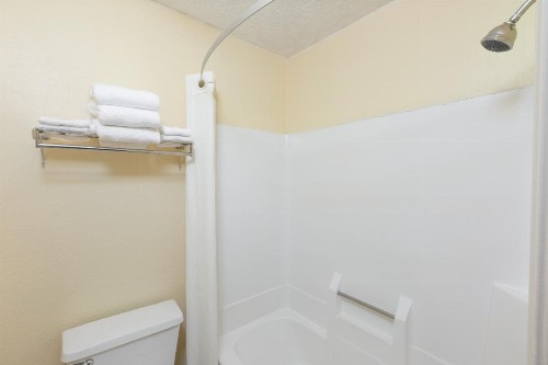 Super 8 by Wyndham Indianapolis - image 34