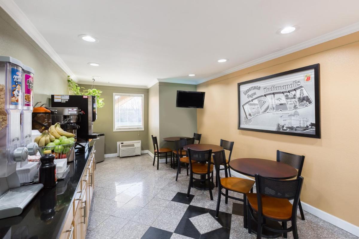 Super 8 by Wyndham Indianapolis - image 7