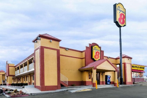 Super 8 by Wyndham Indianapolis - image 9