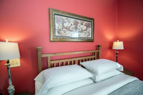 Looking Glass Inn - image 11